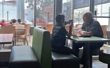 世界上最遥远的距离!这是一张让人“心酸”的照片