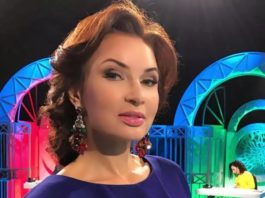 女星怀孕遭质疑，当场冲下台怒扇观众两巴掌！