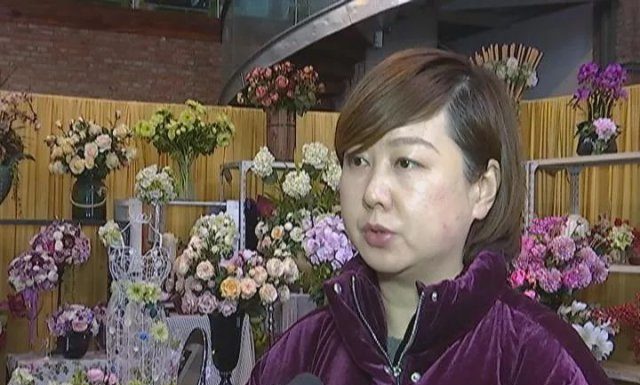 女子假装男人买 999 朵玫瑰送自己 ? 买花钱还一直拖欠 女子假装男人买 999 朵玫瑰送自己 ? 买花钱还一直拖欠
