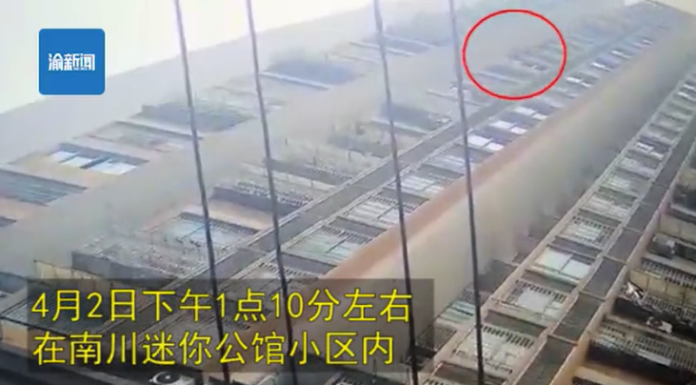 奇迹!女童从 26 楼坠地将车棚砸出大洞 自己爬了起来