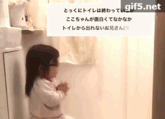 日本一小萝莉担心哥哥,全程坐在厕所门口给哥哥加油!可爱到犯规 日本一小萝莉担心哥哥,全程坐在厕所门口给哥哥加油!可爱到犯规