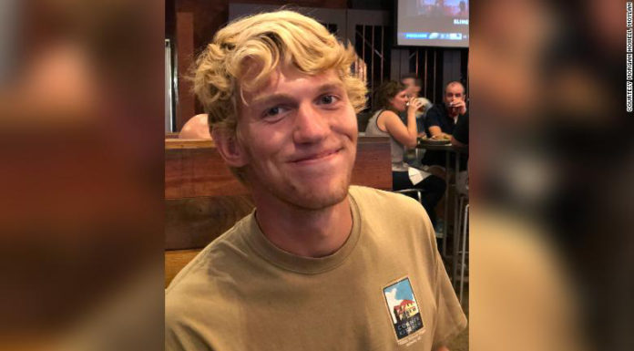 美国又发校园枪击案 一学生扑倒枪手自己被击身亡