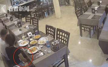 为免单女子拔腿毛丢菜里 不知一切都被监控拍下 为免单女子拔腿毛丢菜里 不知一切都被监控拍下