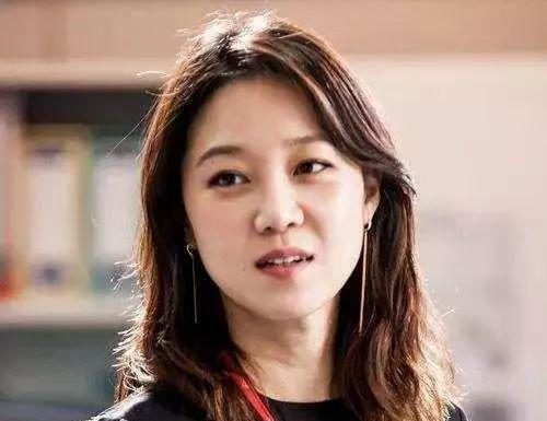 比她长得好看的一大把,但是比她穿得好看的真没几个 比她长得好看的一大把,但是比她穿得好看的真没几个