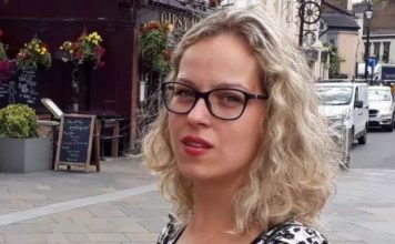 非洲黑人男在英国租房,女房东无情拒绝:房子会被熏臭 非洲黑人男在英国租房,女房东无情拒绝:房子会被熏臭