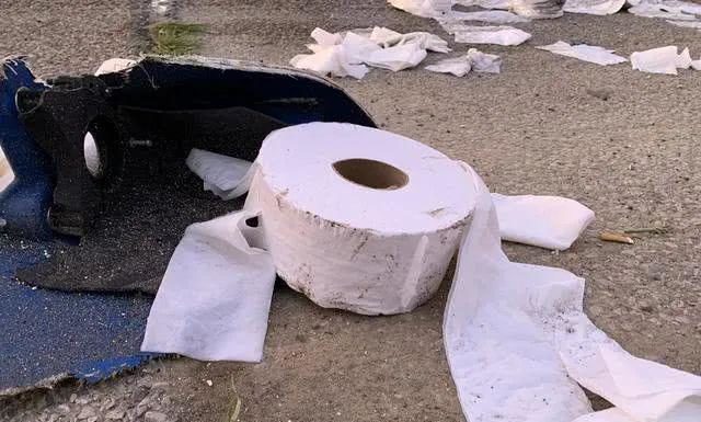 这一幕,让美国网友心痛不已:损失堪比运钞车翻车