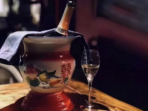 中国痰盂“出圈”,工厂一夜收 10 万个订单