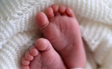 刷新记录，英国一 11 岁女孩产下一名女婴