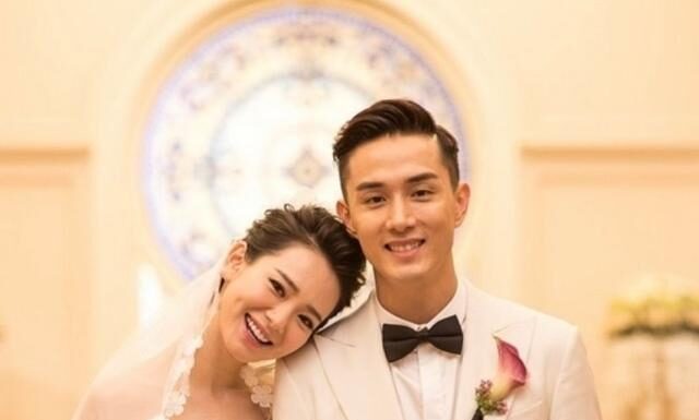 戚薇李承铉庆结婚 7 周年,李承铉卡点向戚薇表白,高调撒糖甜到掉牙 戚薇李承铉庆结婚 7 周年,李承铉卡点向戚薇表白,高调撒糖甜到掉牙