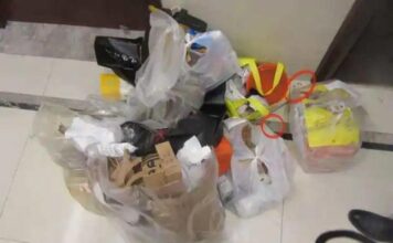 看吐了!漂亮女主播家门口堆满垃圾,还有蛆在爬,她的回答更是无语 看吐了!漂亮女主播家门口堆满垃圾,还有蛆在爬,她的回答更是无语