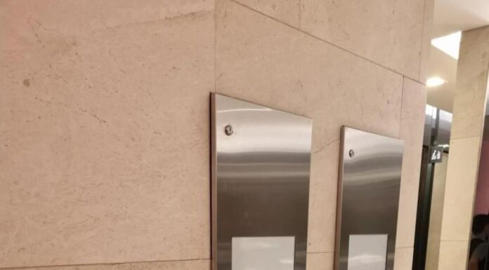 小女孩在商场用烘手机,下一秒手指被割断!烘手机变“切手机”?!