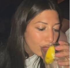 准新娘为正常举行婚礼出“奇招”：提前感染…