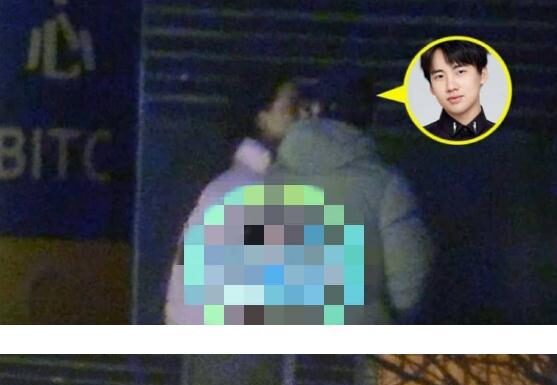 郭麒麟被曝与粉衣女亲吻后,又与黑衣女从家走出,本尊怒斥被侵犯隐私