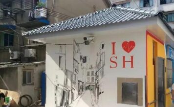 小区突然封闭管理,她在公厕里住了 5 天 4 夜 小区突然封闭管理,她在公厕里住了 5 天 4 夜