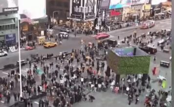 美国纽约时代广场传出巨大爆炸声，附近民众仓皇逃走！现场画面