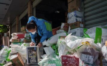 送快递 8 年，我从没见过现在这样的上海