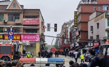 长沙一栋 6 层半楼房发生倒塌，附近居民：房主在楼顶加建阁楼