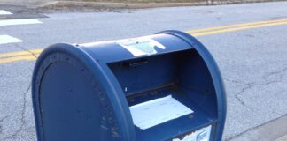 美国街头蓝色 USPS 邮筒