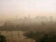 空气看着不灰也不等于安全:AirNow 提醒先看 AQI,不要只凭天气 App 决定能不能久待户外 曼哈顿天际线被重度烟雾笼罩