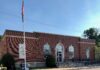Juneteenth 将至:美国华人家庭这几项邮寄、银行和办事安排要提前看 美国邮局外景,适合作为 Juneteenth 假日前办事安排配图