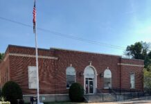 Juneteenth 将至:美国华人家庭这几项邮寄、银行和办事安排要提前看 美国邮局外景,适合作为 Juneteenth 假日前办事安排配图