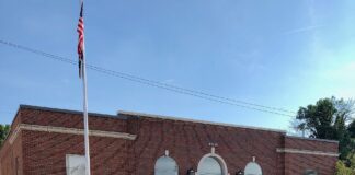 美国邮局外景，适合作为 Juneteenth 假日前办事安排配图
