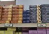 美国超市货架上的商品提醒购物时比较单价和价格