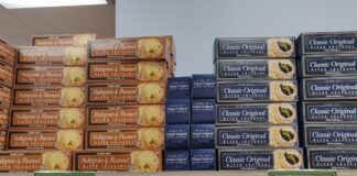 Costco 比 Walmart 便宜 21%?Consumer Reports 最新美国超市物价榜怎么看 美国超市货架上的商品提醒购物时比较单价和价格