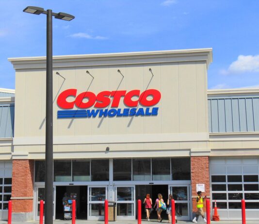 Costco 花 1400 万美元和解「误导电邮」诉讼:8 月 24 日前可申领,最高 $500 美国康涅狄格州的 Costco 仓储式门店外观提醒关注会员电邮和解申领