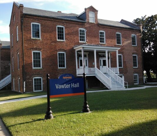 弗吉尼亚州立大学 Vawter Hall 教学楼实景提醒关注校园安全