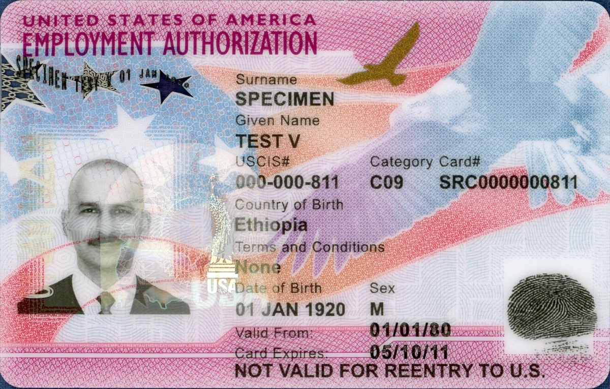 USCIS 签发的工卡(EAD)实拍,提醒申请人注意 I-765 新版表格要求