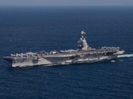 CNN:美国海军推动在建福特级航母改名,或以特朗普命名取代珍珠港英雄「多里斯·米勒」号 美国海军福特级航空母舰在海上航行,航母命名争议引发关注