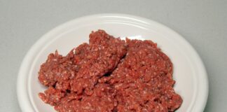 美国牛肉贵到哪了?特朗普宣布 90 天免超额关税进口 30 万吨碎牛肉 生碎牛肉特写,美国牛肉价格持续上涨引发关注
