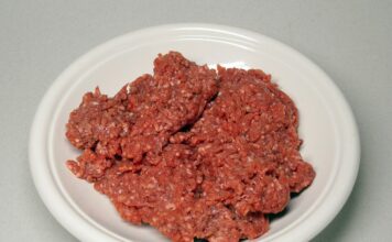 美国牛肉贵到哪了?特朗普宣布 90 天免超额关税进口 30 万吨碎牛肉 生碎牛肉特写,美国牛肉价格持续上涨引发关注