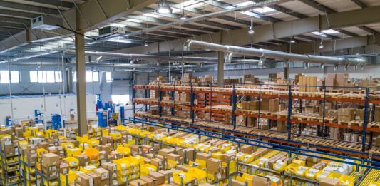 仓储物流空间示意，用于说明食品冷链储存主题