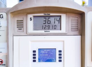 美国加油站加油机操作面板特写，显示油价、加油量与87、89、91标号选择键