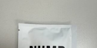 CPSC召回页官方产品图：MD Wipe Outz含利多卡因麻木纹身湿巾铝箔包装正面（NUMB / Lidocaine Infused）
