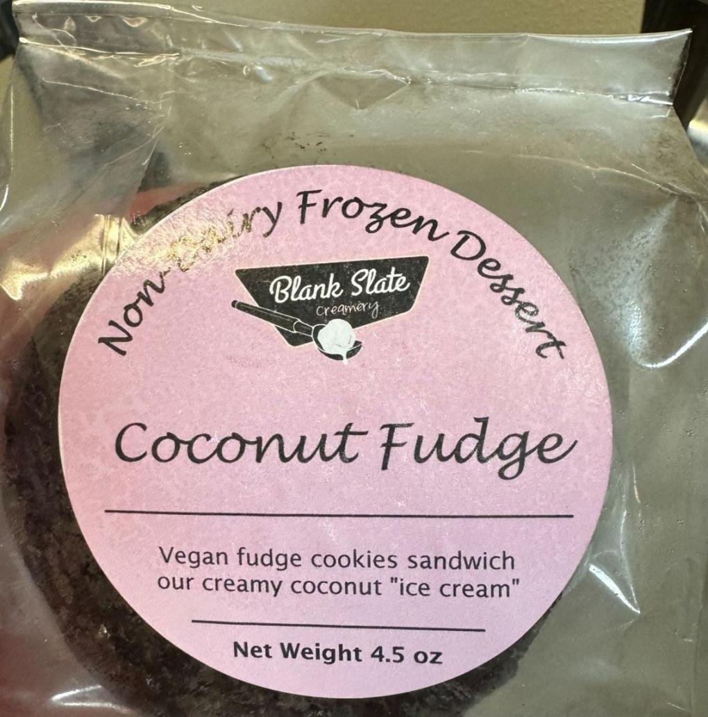 FDA召回页产品图:Blank Slate Vegan Non-Dairy Coconut Fudge Sandwiches包装