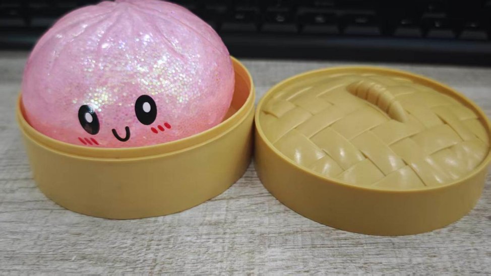 CPSC召回页产品图:GIHNJSI Squeezy Dumplings挤压饺子玩具及竹蒸笼盒