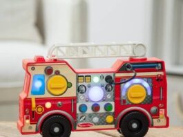 CPSC召回页产品图：Melissa & Doug Lights & Sounds Fire Truck Activity Board红色消防车玩具
