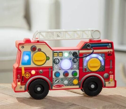CPSC召回页产品图：Melissa & Doug Lights & Sounds Fire Truck Activity Board红色消防车玩具