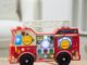 CPSC召回Melissa & Doug消防车活动板玩具窒息风险 CPSC召回页产品图:Melissa & Doug Lights & Sounds Fire Truck Activity Board红色消防车玩具