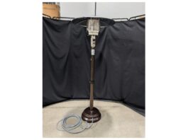 CPSC召回27-039 VQQQ天然气庭院取暖器古铜色立杆与银色灯罩产品照片