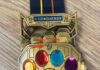 CPSC召回通告中的Avengers Infinity Gauntlet奖牌产品图